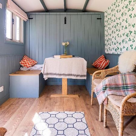 Old King William Shepherd Huts And Private Hot Tubs In North Norfolk Hunworth 外观 照片