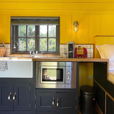 Old King William Shepherd Huts And Private Hot Tubs In North Norfolk Hunworth 外观 照片