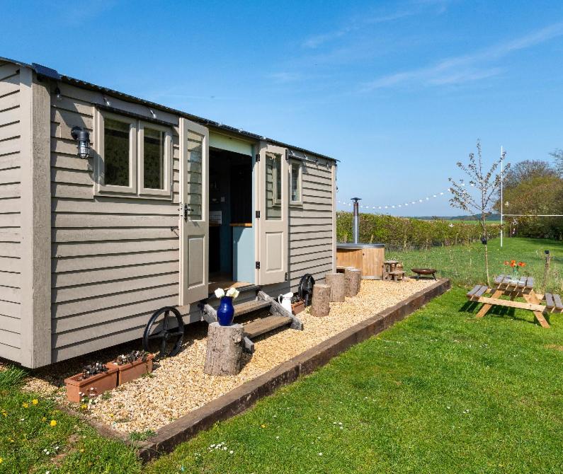 Old King William Shepherd Huts And Private Hot Tubs In North Norfolk Hunworth 外观 照片