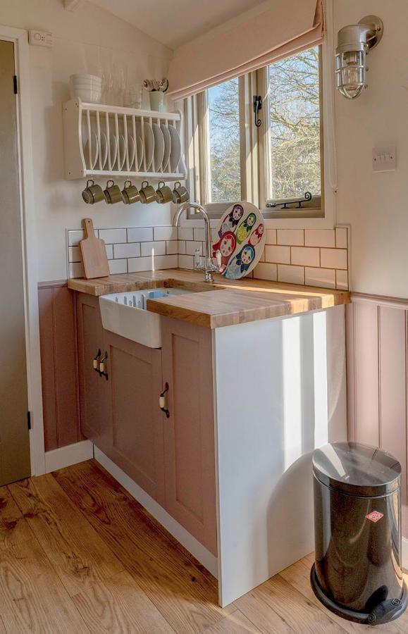 Old King William Shepherd Huts And Private Hot Tubs In North Norfolk Hunworth 外观 照片