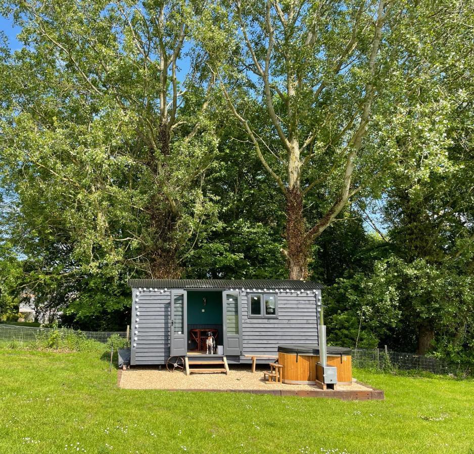 Old King William Shepherd Huts And Private Hot Tubs In North Norfolk Hunworth 外观 照片