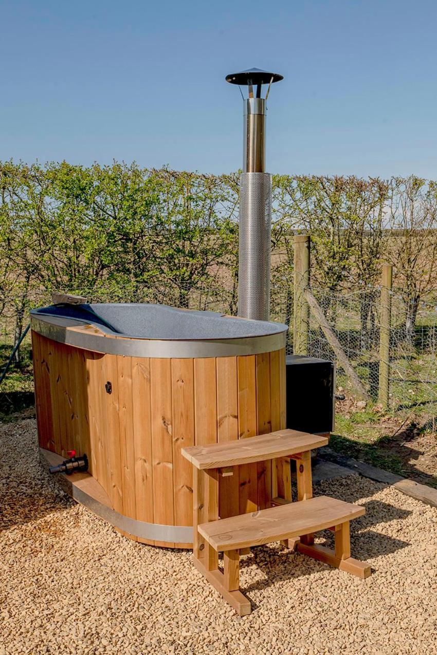 Old King William Shepherd Huts And Private Hot Tubs In North Norfolk Hunworth 外观 照片