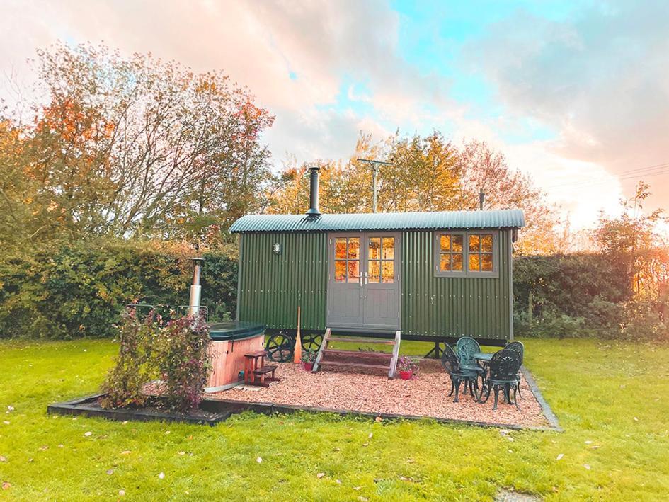 Old King William Shepherd Huts And Private Hot Tubs In North Norfolk Hunworth 外观 照片