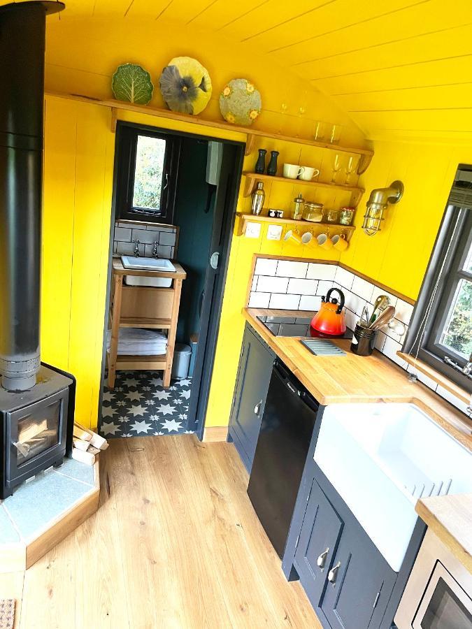 Old King William Shepherd Huts And Private Hot Tubs In North Norfolk Hunworth 外观 照片