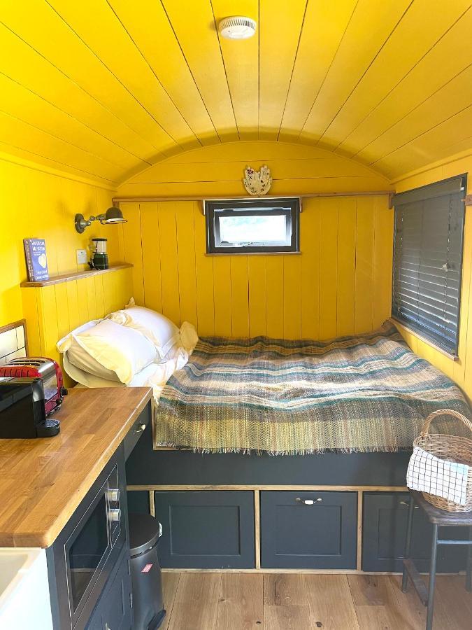 Old King William Shepherd Huts And Private Hot Tubs In North Norfolk Hunworth 外观 照片