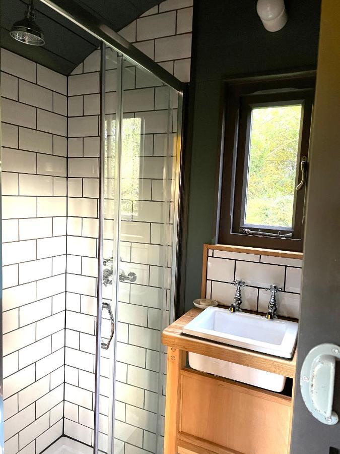Old King William Shepherd Huts And Private Hot Tubs In North Norfolk Hunworth 外观 照片