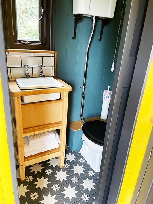 Old King William Shepherd Huts And Private Hot Tubs In North Norfolk Hunworth 外观 照片