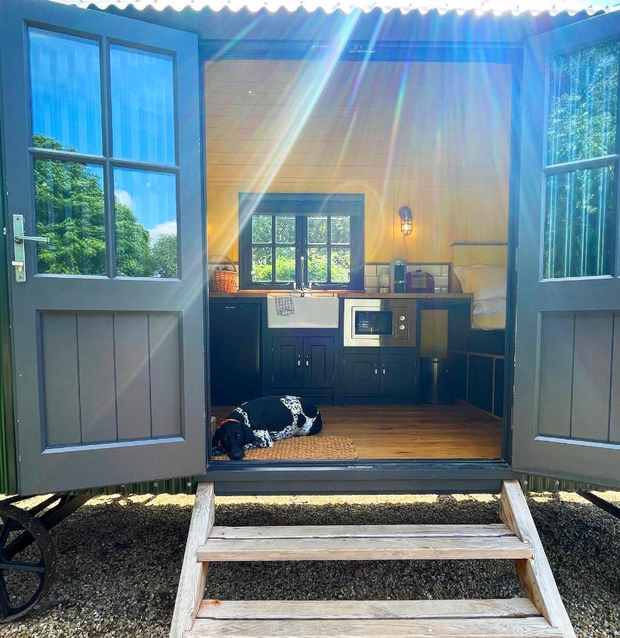 Old King William Shepherd Huts And Private Hot Tubs In North Norfolk Hunworth 外观 照片