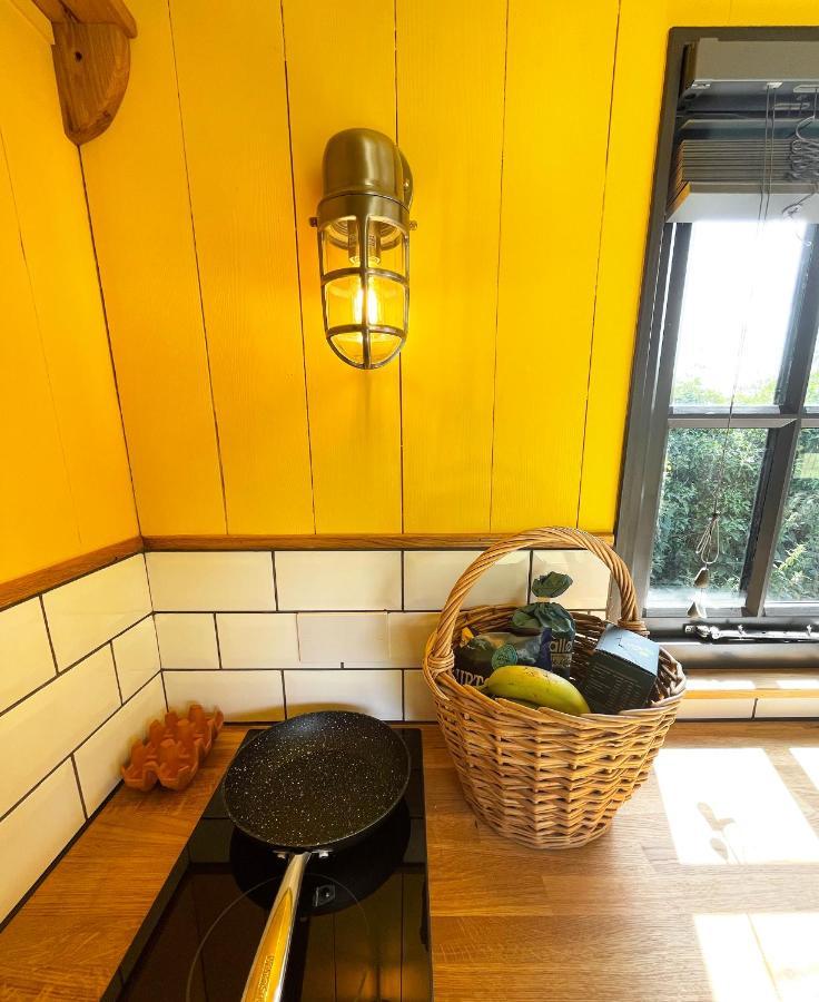 Old King William Shepherd Huts And Private Hot Tubs In North Norfolk Hunworth 外观 照片